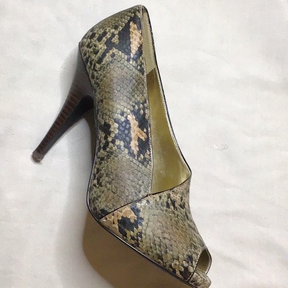 BCBG Python peep toe size 10 - Picture 7 of 8